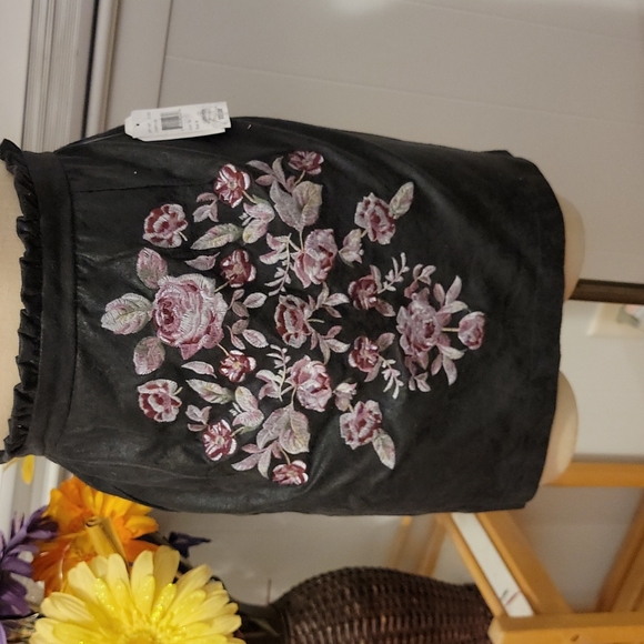 C+J Collection Floral Skirt - Picture 5 of 9